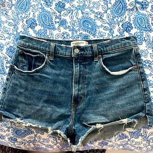 🦋 Abercrombie and Fitch, the mom short